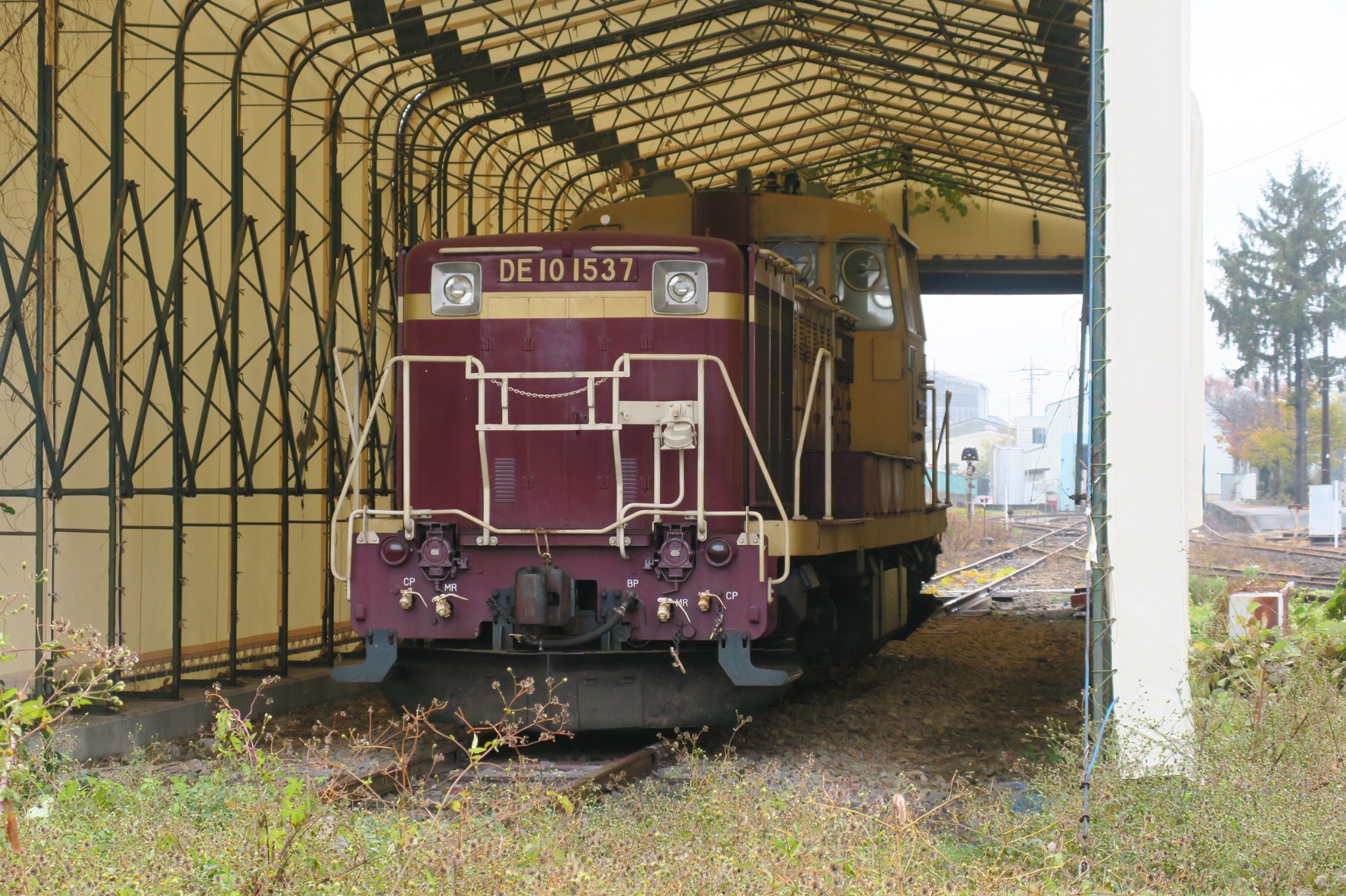 Kannyabo Train Joyful Ja 元1537は譲渡されたde10 16にナンバーや銘板を移し替えたものです 運転台には実際に16の文字があったり種車の特徴と合致する部分があるので間違いないでしょう Twitter