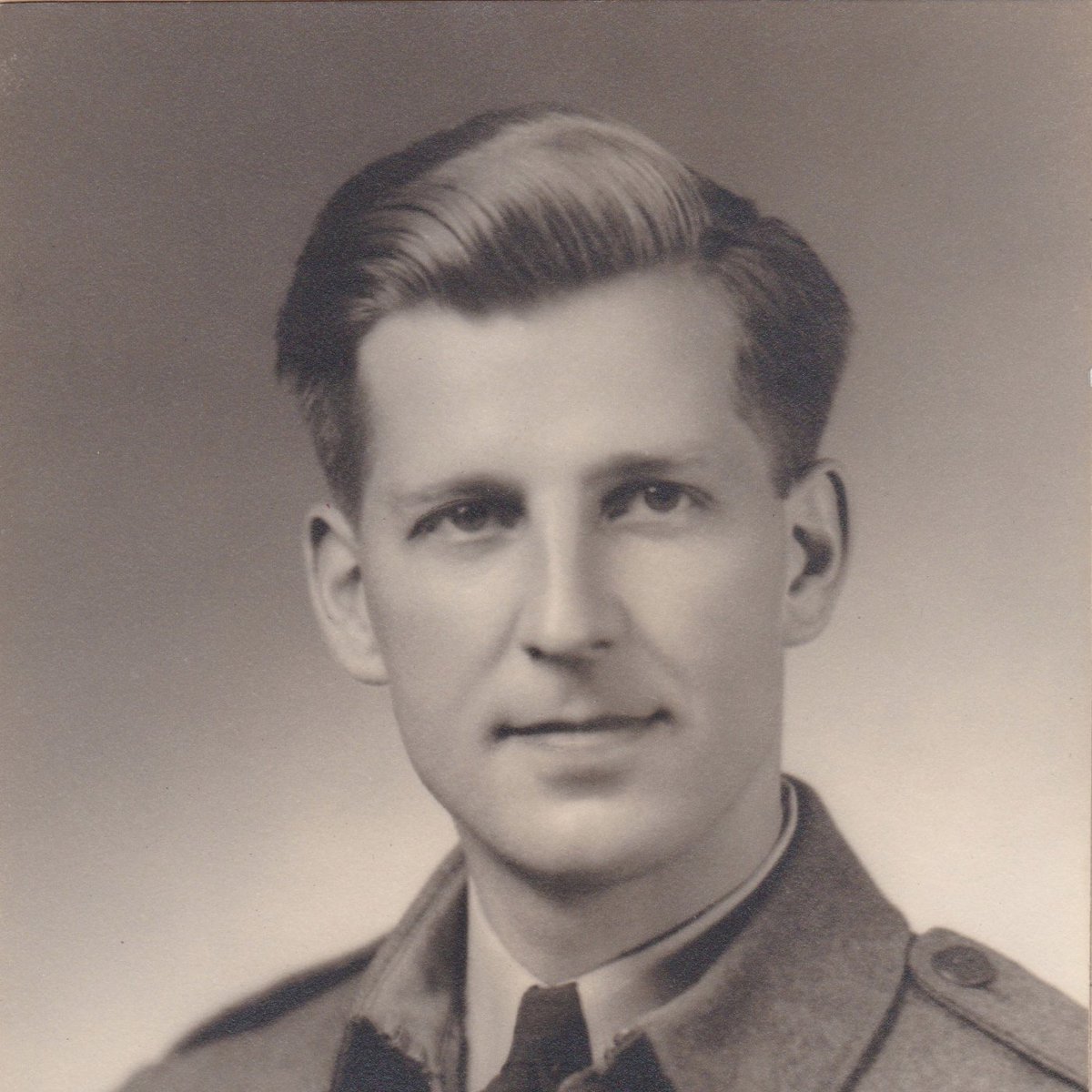 PattyLeggat's tweet photo. Remembering my dad, Jack Rogers, my uncles, Kenny and Robbie Bodkin, grandfather, Stanley Rogers who served in the 1st and 2nd world wars. Thankful for all the men and women who fought for our freedom.  I wear a poppy as a symbol so their sacrifice will never be forgotten. https://t.co/OR1aXaqYg6