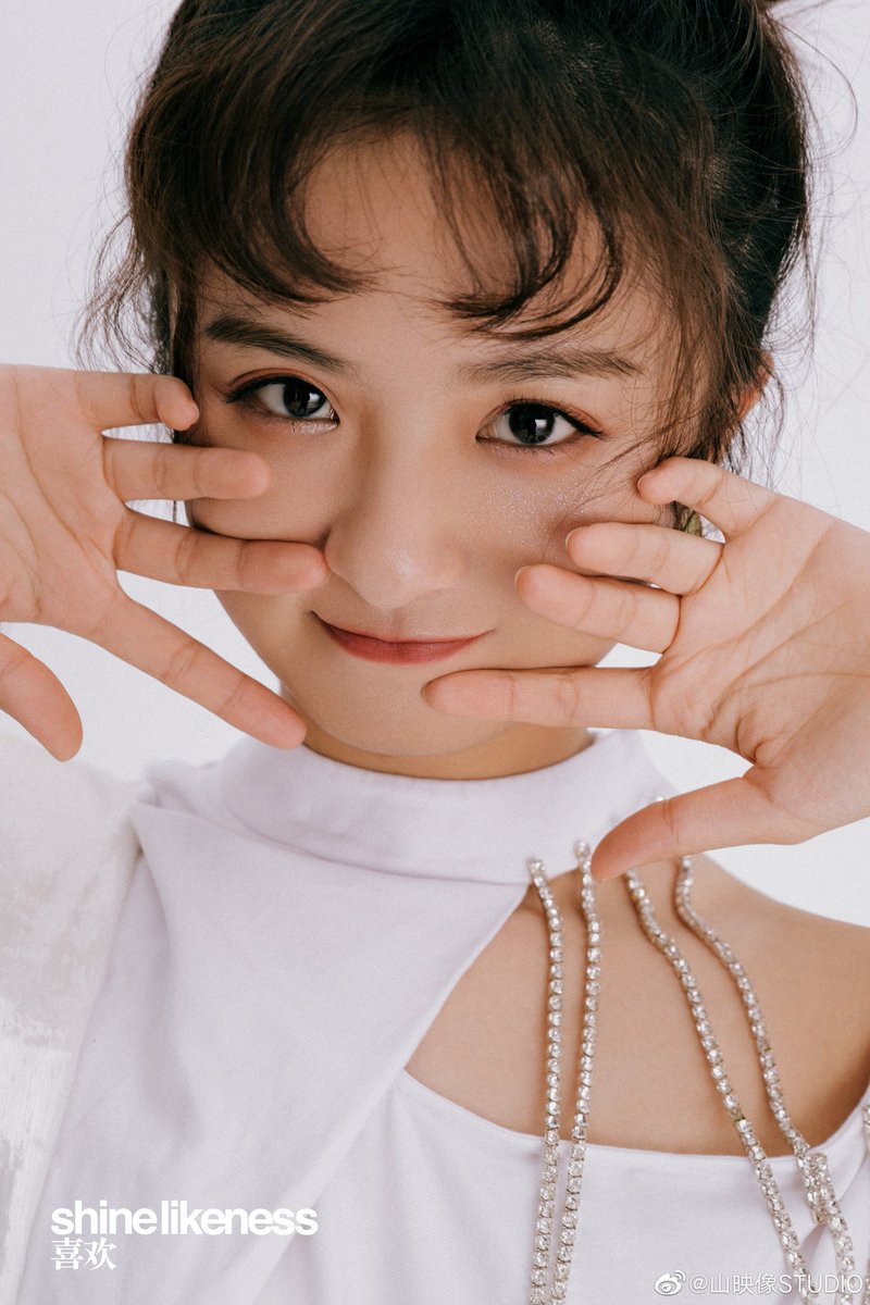 xichaguan's tweet photo. She was picked as one of the Outstanding Newcomers in Summer Dramas 2020 by Guduo Star,and also won The Most Potential Artist of the Year Award in Rayli X Croxx Fashion Night.
"Li Jiaqi: Potential Little Fish"
READ: https://t.co/fHS6hWNqxD
#LiJiaQi
#NickyLi3rdDebutAnniversary https://t.co/PmDWoySzH2