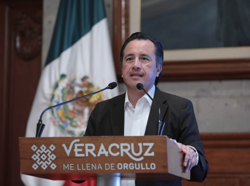 PoliticMaya's tweet photo. EJECUTIVO / Llama gobernador Cuitláhuac a no relajar medidas por coronavirus; “estamos bajando, no tan rápido como quisiéramos” https://t.co/cUO1Co9VB6 https://t.co/yGOQyhT5sB