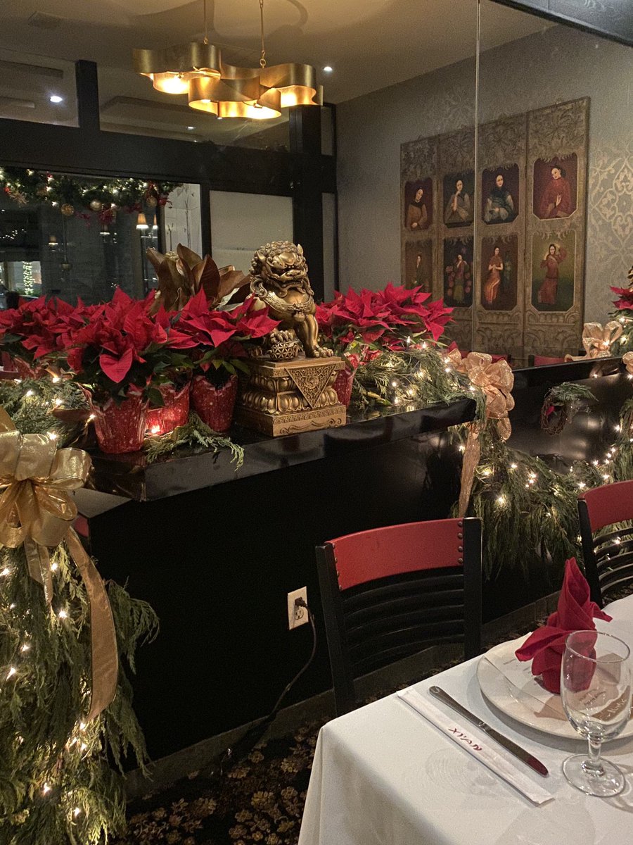 Almost that time of the year! 🎄🎄 

#SeasonsGreetings #christmas #christmasdecor #redbells #tistheseason #almostthere #winter #xian #BeverlyHills #LosAngeles