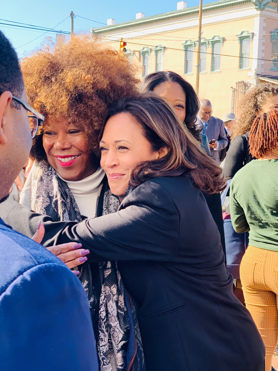 whartonrigby's tweet photo. When you see this painting know why it is important... This is Kamala Harris embracing Ruby Bridges. When Kamala talked about being bussed as a child to school... Ruby Bridges paved the way. Now we have Vice President-elect @KamalaHarris. #historymeetshistory https://t.co/yS0GGOWFSo