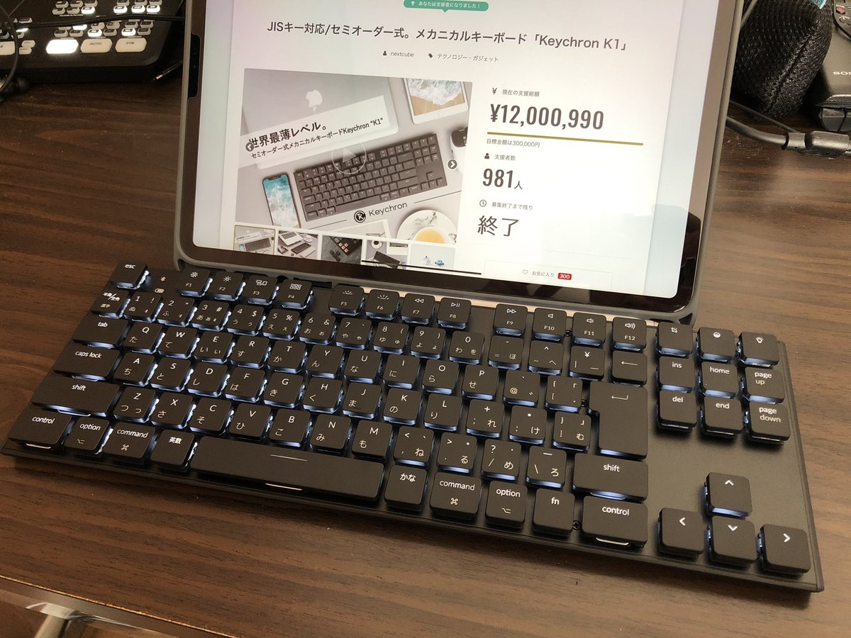 kotatsurin's tweet photo. クラファンしていた #KeychronK1 JISキー対応キーボードが届いた。iPad ProとのBluetooth接続はスムーズ。iOSでも「かな配列」をApple純正キーボード同等にサポートが素晴らしい。「JISかな」をちゃんとフォローしたメカニカルキーボードは珍しいので二重丸。 https://t.co/B7TglKTnRG https://t.co/RdNXzVTB1h