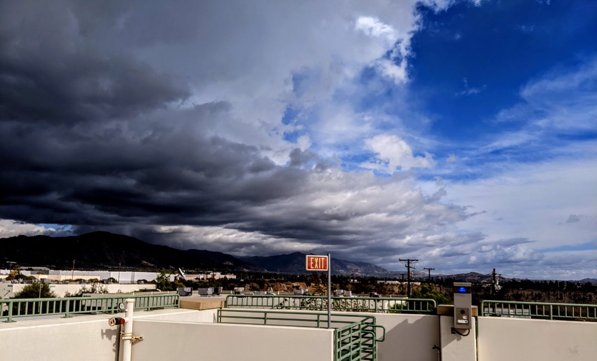 nomadicdred's tweet photo. #stormfront #LosAngeles #rain #sangabrielmountains https://t.co/1aOYVINUKK