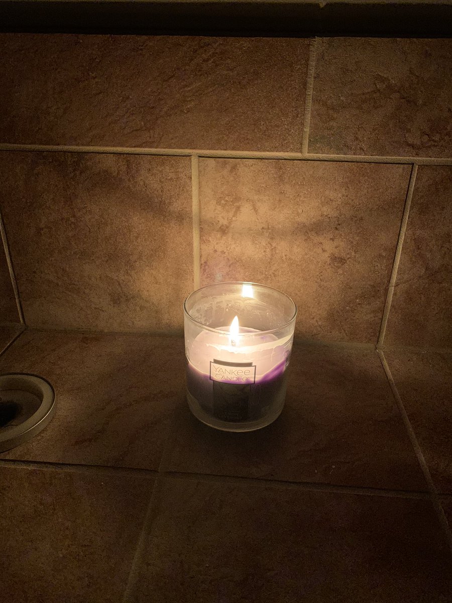 AnnMarie419's tweet photo. Finally getting around to my bubble bath. 🛁
Interrupted almost immediately by my oldest. 😺
Signing off social media for the night.
Peace out, peeps. 😴✌️
#Momlife #cats #fatcat #catownerproblems #zeroalonetime https://t.co/m02kdMjFyG