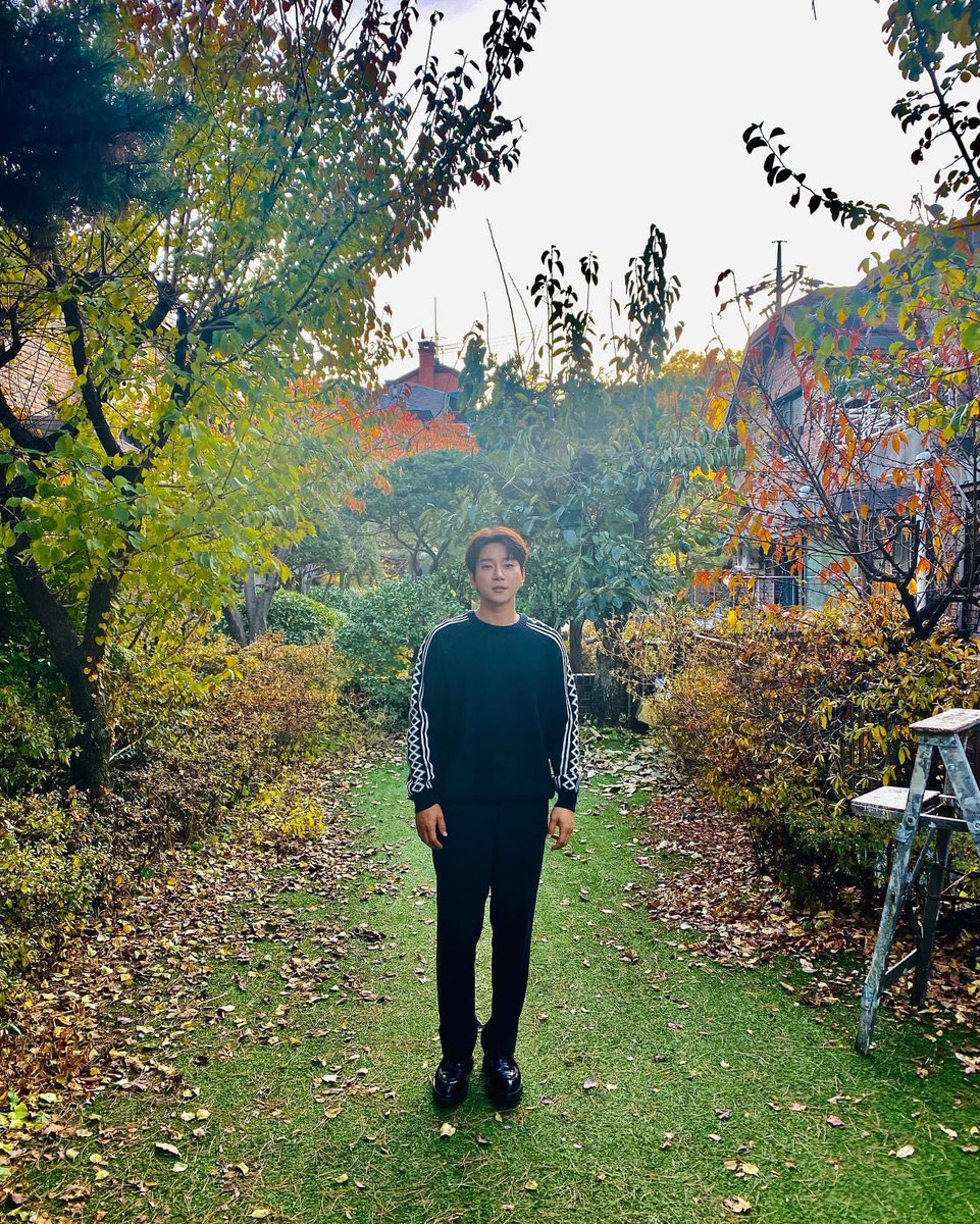 JLCY161's tweet photo. “📷 “ an Instagram update from Chiyeul oppa 💕💕
So good looking 🍁
#Hwangchiyeul
#Ten2Entertainment

https://t.co/YeyUZY6utJ https://t.co/RYHIpKZEqJ