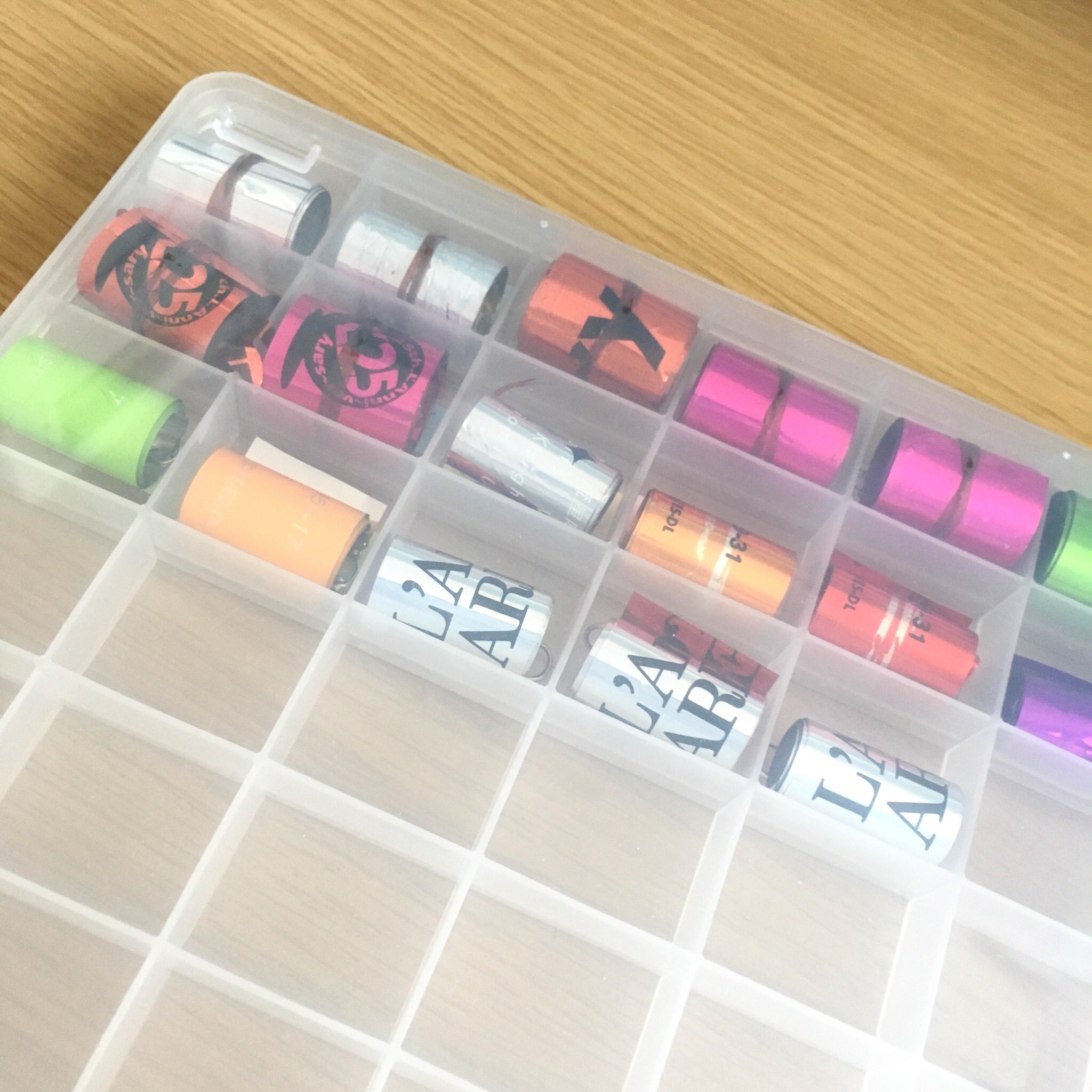 Shou Seria セリア さんで念願の 仕切りケースを発見 これ ねんどろいどの顔パーツ入れるのにちょうど良いんです 私はオビツ11とかにドール化させるのでこのケースは嬉しい 緩衝材を入れて出し入れのキズ防止も