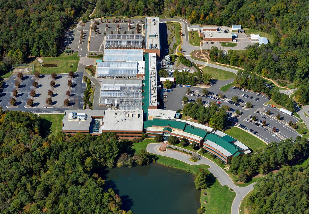 NigelArmes1's tweet photo. For our ⁦@BASFAgProducts⁩ employees who have not been to Davis Drive for a while, we now have a new shiny green roof replacing the 35 year old one! Great aerial view of the site from 2 weeks ago. ⁦@BASF⁩ https://t.co/SDZTJl5Yx2