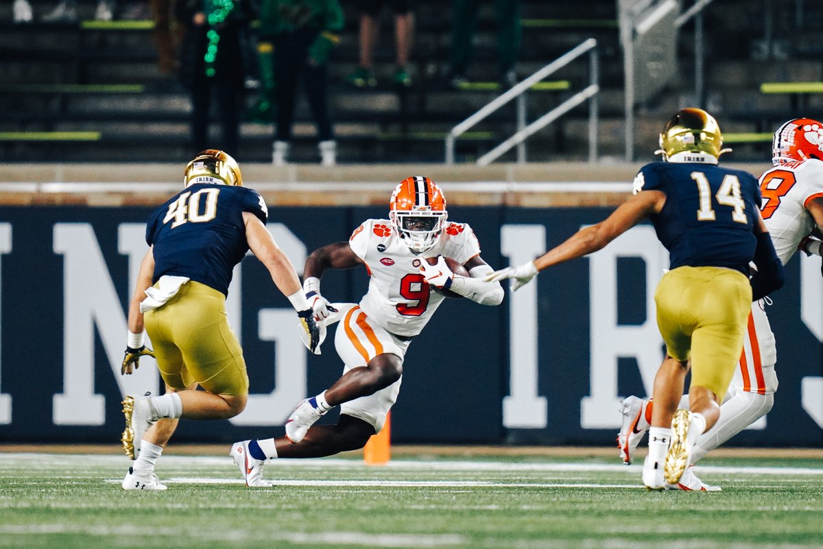 @ClemsonFB's photo on Travis Etienne
