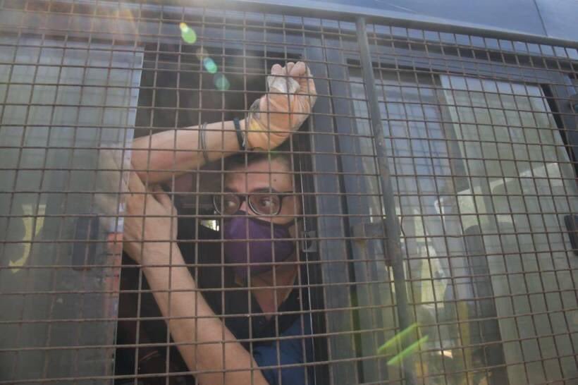 KirtiSweta's tweet photo. This is not acceptable for sure.. Amit Shah ji.. Modi ji.. please do something.. I can’t see the Hero like this .. #ArnabGoswamy #IndiaWithArnabGoswami https://t.co/o6CynpdrXA
