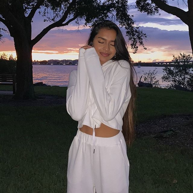 Hello Molly tweet media