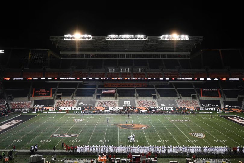 BeaverAthletics's tweet photo. Opponents on the field, unified toward equity off of it. #GoBeavs #DamChange https://t.co/aQyqLEHtbi