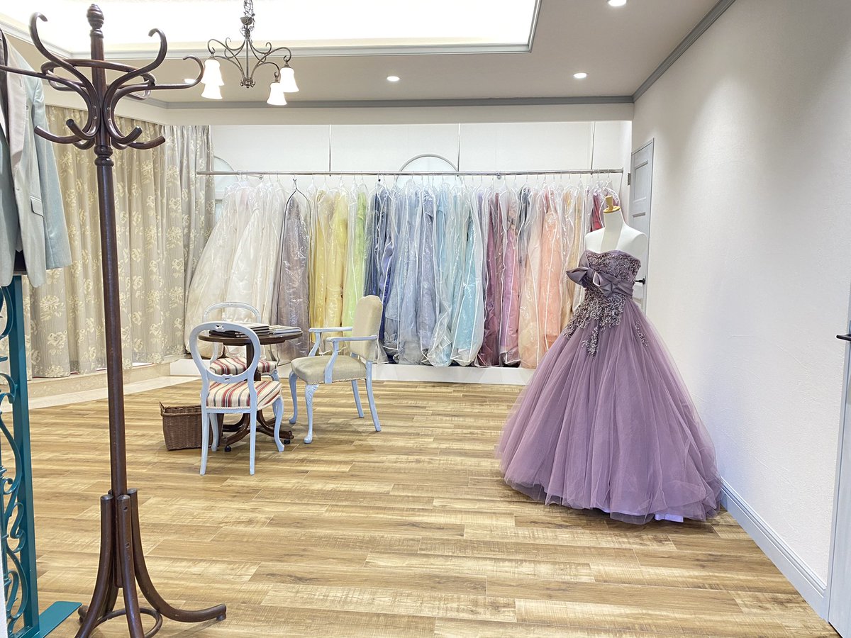 アールベルアンジェチャペル嵯峨野 当館にはお衣装室がございますので お打ち合わせとお衣装合わせを同じ日に行うことができます 運命の1着が見つかるまで何回でもご試着いただけますよ 結婚式場 京都 嵐山 プレ花嫁 ウェディングドレス 結婚式準備
