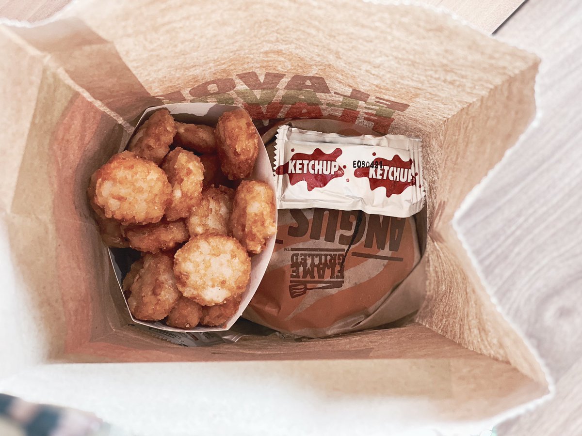 CRML_FR's tweet photo. 🍔🍟
#breakfast #burgerking #hashbrowns #burger #angus #breakfasttime https://t.co/G7vzzdNHP4