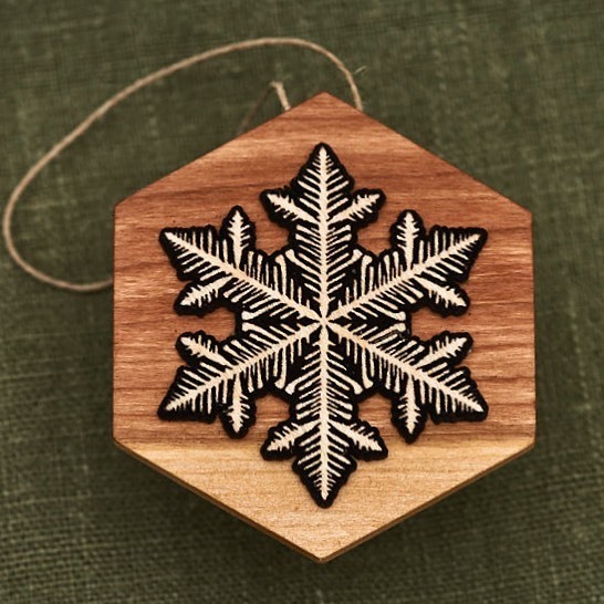 lakeedgewoodca's tweet photo. Almost forgot your snowflake of the day. Love the intricacy here. It almost feels like itβs still growing.
.
.
.
.
.
#shopLocalSEO #woodart #woodartist #handmadeincanada #christmasornament #snowflake #lakeedgewoodca #snowflakeaday https://t.co/b5EMvXas3C https://t.co/741Jx0JOHM