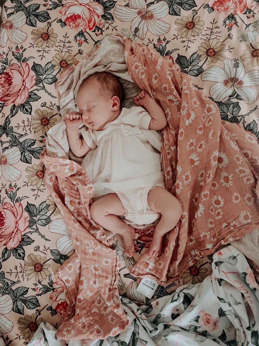 theminiscout's tweet photo. ⁠Such a magical nap 🌙 This is our rose crib sheet &amp; daisy swaddle 🥰

📸Photo by: @23danelle⁠
⁠
⁠
⠀⁠
⠀⁠
⠀⁠
⁠
⁠
#babysleeping #babyswaddle #babyessentials #babiesofinstagram  #swaddledaisyblushpink #swaddlegradenfloralrosepink #theminiscout https://t.co/8EAgJEevsA
