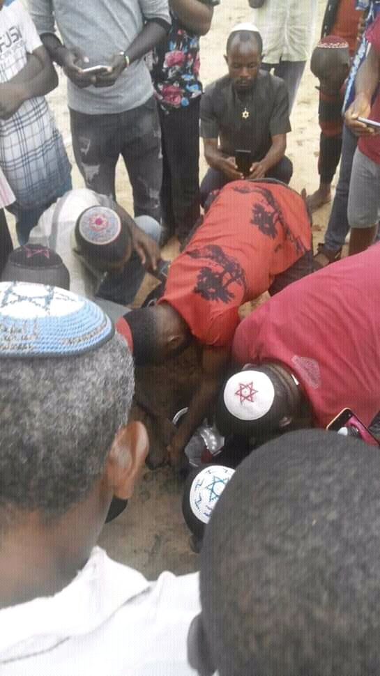 AzaIpob's tweet photo. #WE ALERTED D #WORLD THAT D #OYIGBO #MASSACRE BY @GovWike OF R/S WAS #ANTISEMITISM &amp; IT WAS LIKE FALSE #ACCUSATION, NOW HE HAS #ARRESTED #JEWS TODAY IN #SHABBATH #SERVICE FOR #PROSECUTION @realDonaldTrump @netanyahu @IsraeliPM @WhiteHouse @UKParliament @UNGeneva @MaziNnamdiKanu https://t.co/xVRHfoSXrb