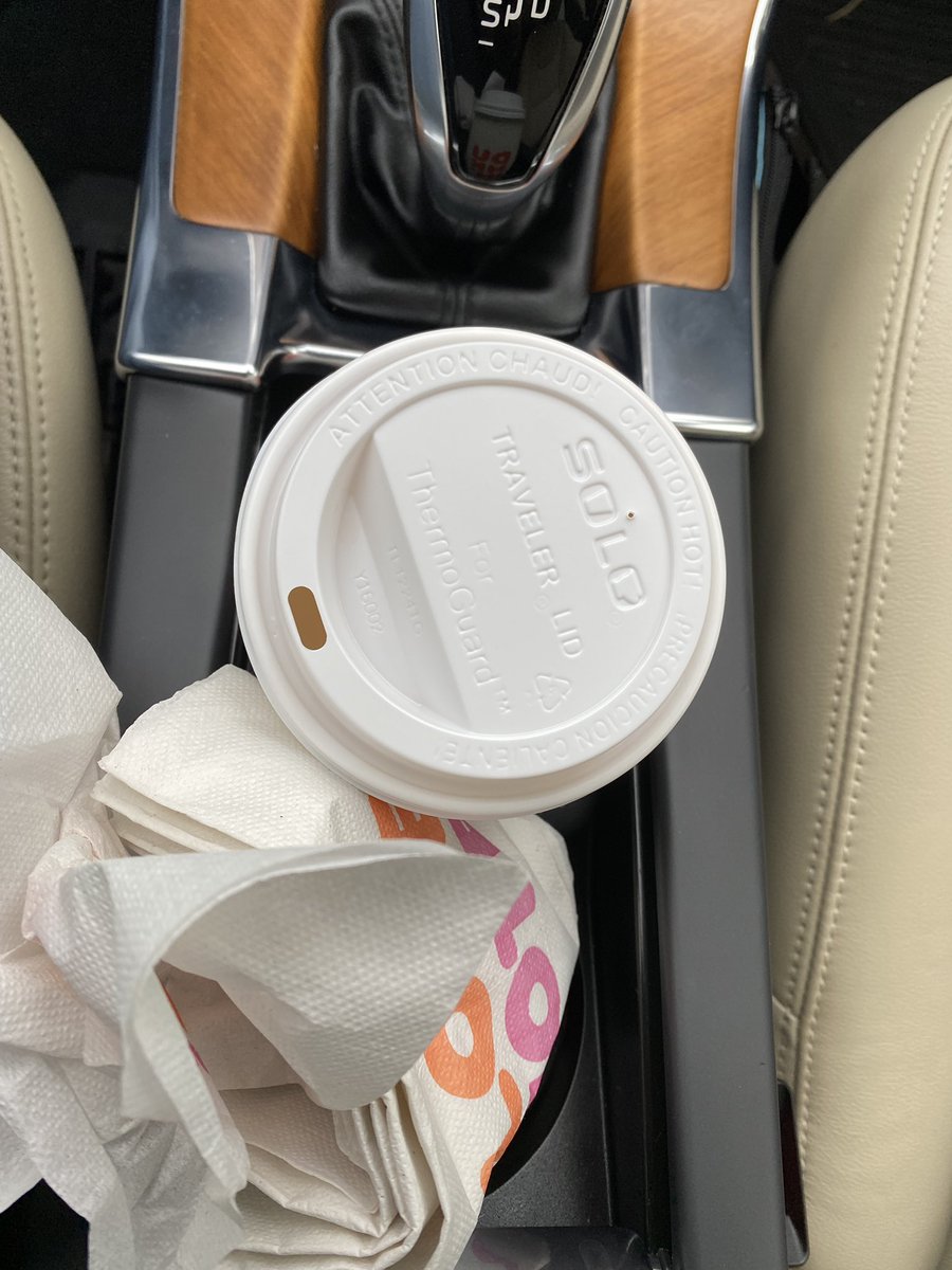 LetoVZacharia's tweet photo. @dunkindonuts Bring back lids PLEASE https://t.co/Jkd8AoW5ne