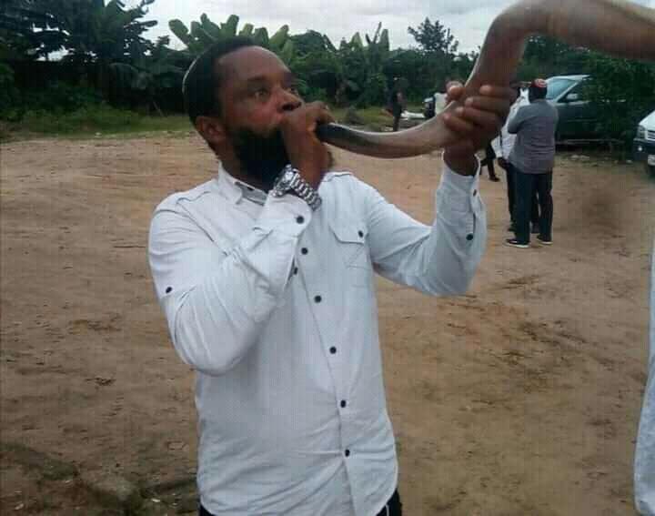 AzaIpob's tweet photo. #WE ALERTED D #WORLD THAT D #OYIGBO #MASSACRE BY @GovWike OF R/S WAS #ANTISEMITISM &amp; IT WAS LIKE FALSE #ACCUSATION, NOW HE HAS #ARRESTED #JEWS TODAY IN #SHABBATH #SERVICE FOR #PROSECUTION @realDonaldTrump @netanyahu @IsraeliPM @WhiteHouse @UKParliament @UNGeneva @MaziNnamdiKanu https://t.co/xVRHfoSXrb
