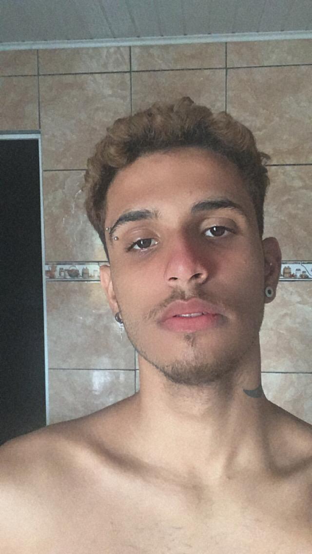 fernandoluix19's tweet photo. Eu só vou apagar quando alguém se apaixonar ✨
 #CloseGayBlogBR https://t.co/00n1AqtULn
