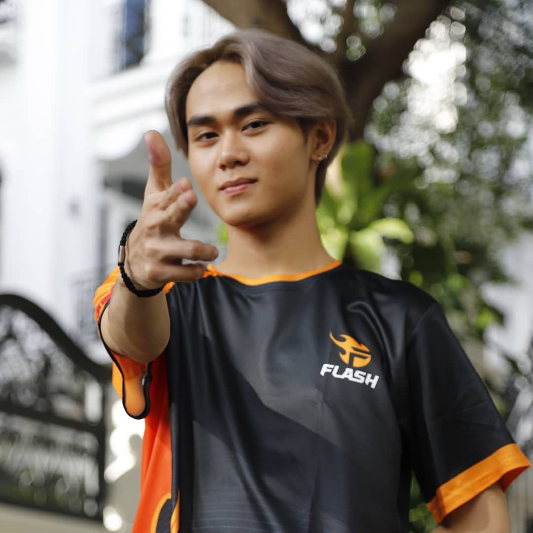 teamflash_gg's tweet photo. End your weekend with a bang!🔥
It's #SundayFunday Flazers!🧡 Spend the day gaming with our #FlashMerch Jersey
Get it HERE 👇
🛒FB: https://t.co/U6Dv3UZho0
🛒IG: https://t.co/f66vgz4Yc1
🛒Shopee: https://t.co/52PYXBarDw
#TeamFlash #MakingGamersHeroes https://t.co/uHz5iIk6XQ