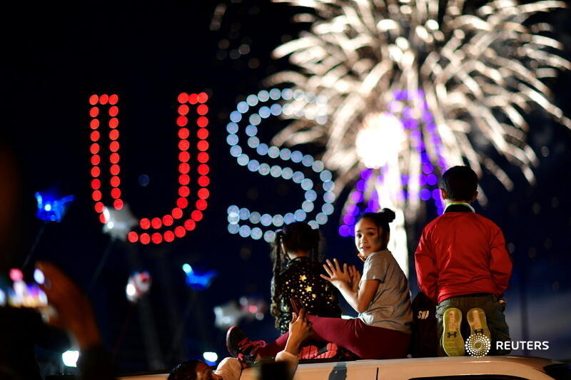 reuterspictures's tweet photo. People watch fireworks after Joe Biden's victory celebration in Wilmington, Delaware. More photos: https://t.co/kWpWe4n7mQ 📷 @mark_makela https://t.co/QlcqshFvzF