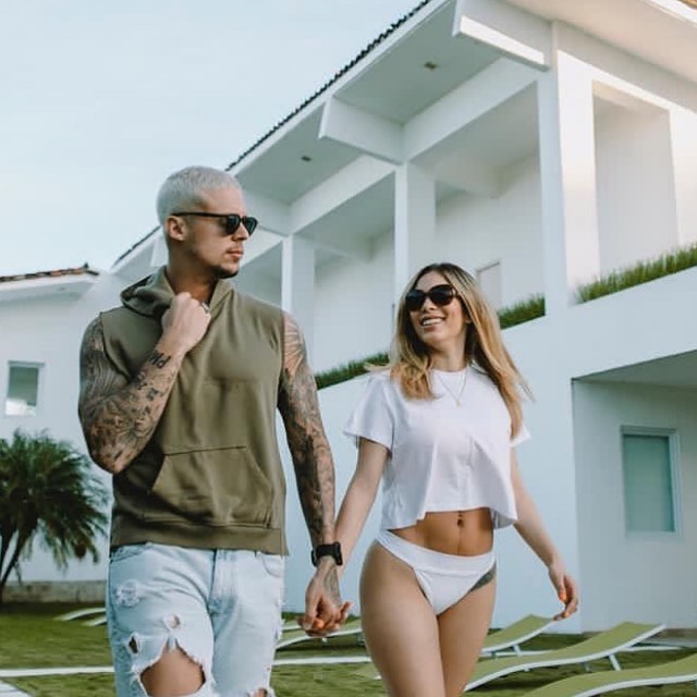 elcuaracom's tweet image. Después de una larga y fuerte jornada de donaciones HACIENDO PATRIA por los afectados, es el momento de relajarse porque SE LO MERECEN los influencers famosos y aún funcionarios responsables #PaulMcDonald y #Delany.

¡MUERAN DE ENVIDIA!
❤✌👌❤🔥
#AyDiosMio #QueRicoDiosMio