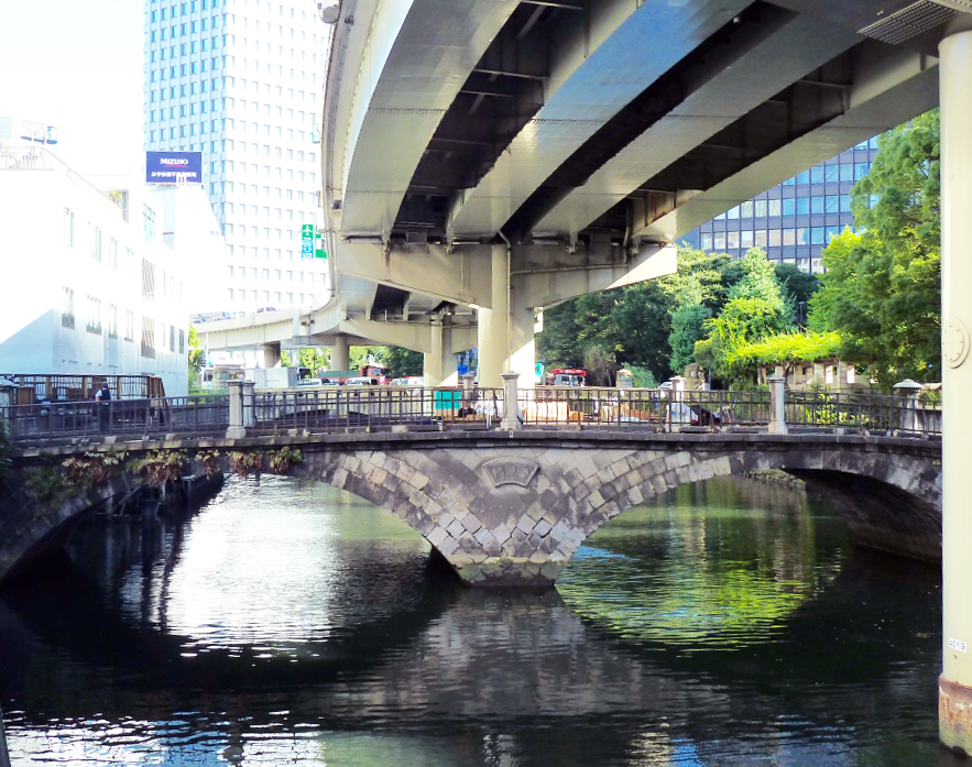 「ちづかマップ」で訪れていた、明治時代の石橋「常盤橋」の復興工事が完成したみたいなので渡りに行きたい。 
