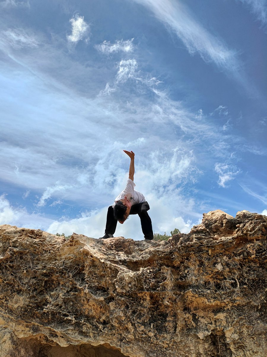 BlitzSpanks's tweet photo. Haven't tweeted in a while so here is me dabbing on a rock like a degenerate. https://t.co/BLaYJgCTun