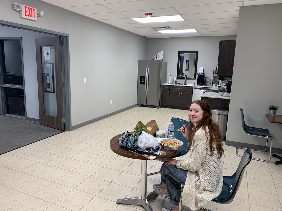 jeremyfsu's tweet photo. Took my oldest over to Cincinnati for a $100 hamburger. We borrowed the crew car to pickup takeout from @BrewRiverGP and ate in the empty FBO kitchen. https://t.co/E2PdtXpd4b