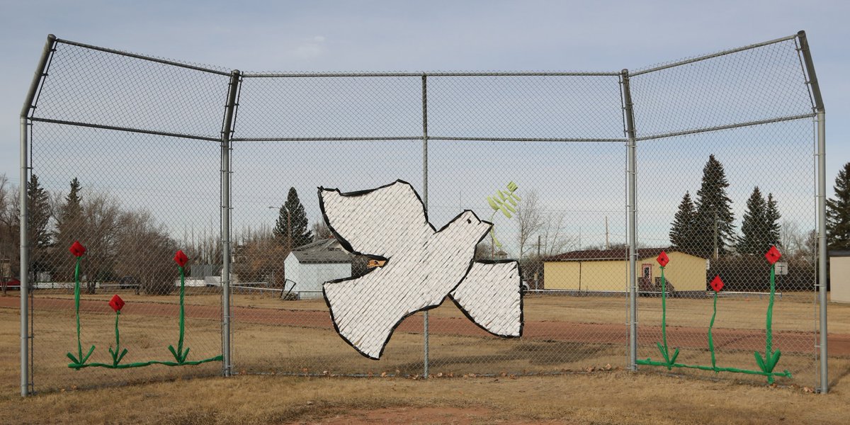 YST_Falcons's tweet photo. We held a Remembrance Day ceremony to honor &amp; thank those who have served &amp; are serving to keep us safe! Thank you to our flag bearers, those who laid wreaths &amp; the Gr. 7-9 art class for the beautiful fence art they created in remembrance &amp; hope, to be shared by all who pass by. https://t.co/iXiKJTRp7p