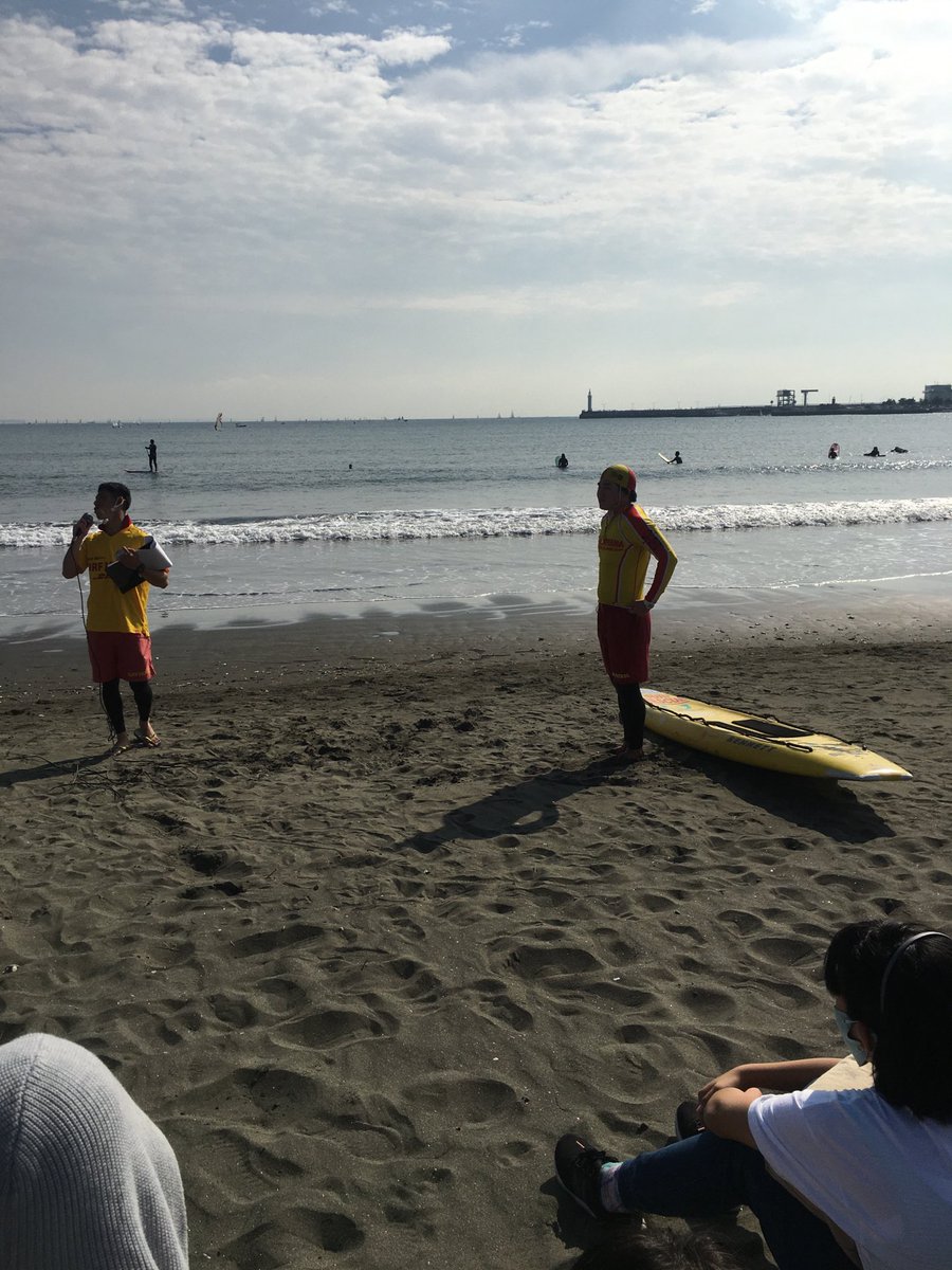 ryushi_w's tweet photo. 本日の海さくら（ゴミ拾い）はライフセーバーの方々と。とても良い天気で、暑っ！　#海さくら https://t.co/fXtr8MlPSe