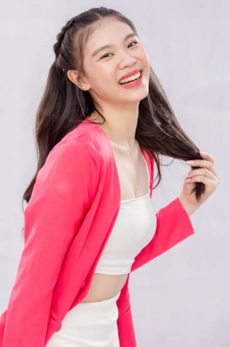 StaceyStage Name: StaceyBirth Name: Stacey Aubrey SevillejaBirthday: July 13, 2003Zodiac Sign: CancerHeight: 167 cm (5’6”)Twitter:  @bini_staceyInstagram:  @bini_staceyTiktok:  @bini_stacey #DaCoconutNut  #introducingbini  #BINIph  @BINI_ph