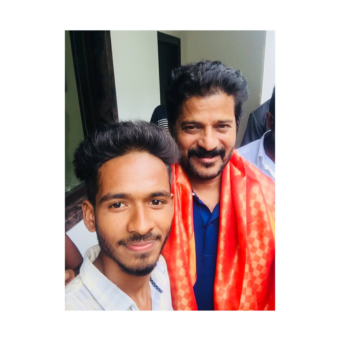 ShrvnAnanthula's tweet photo. ఎంపీ రేవంత్ రెడ్డి అన్న గారికి నా హృదయపూర్వక జన్మదిన శుభాకాంక్షలు💐
@revanth_anumula #HBDTIGER🦁 
#HappyBirthDayRevanthAnna https://t.co/hSFOOBSRPL