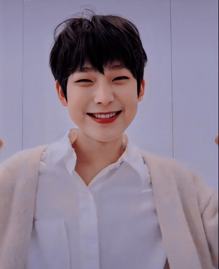 Kim Sunoo -Our energetic boy, brings light into our daily lives and I love it, he is very bright and I wish him the brightest days, I hope he is happy and well...I miss u 