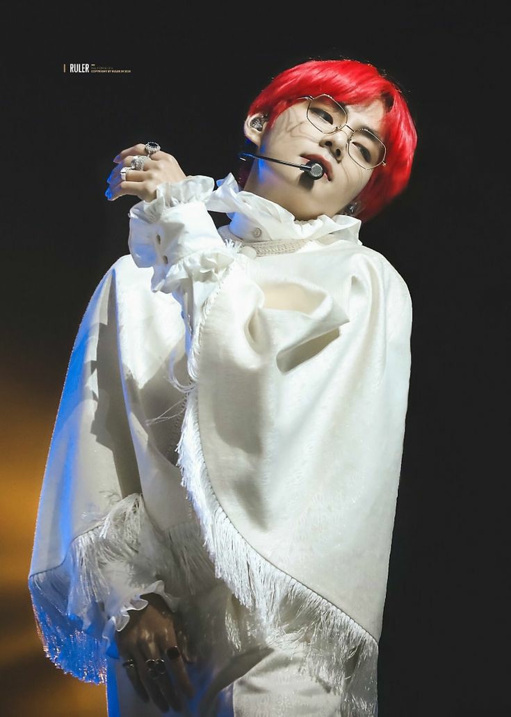 kim Taehyung in red hair : a thread