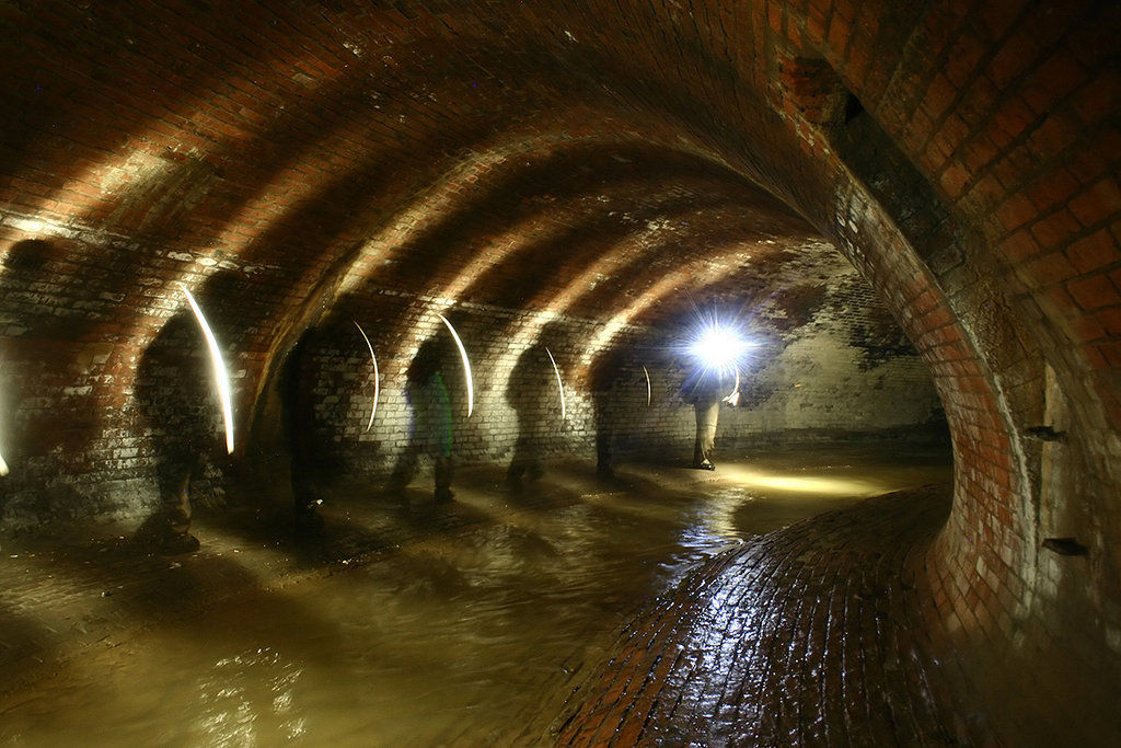tomkinsonplumbingandgas.com.au/drains-and-sew…

Drains and sewers. They are the same right? Wrong. Find out what the difference between a drain and a sewer is!! And who is responsible for what.