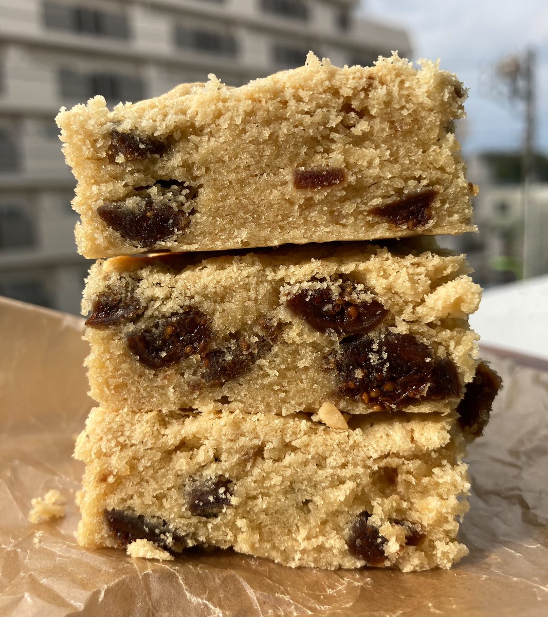 muffins_awesome's tweet photo. ドライフィグピーナッツバターブロンディ
GF fig peanuts butter blondie

#米粉　#グルテンフリー　#焼き菓子　#ブロンディ　#ピーナッツバター　#イチヂク https://t.co/UdxbTzx1Nh