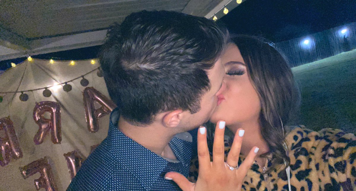 katttttttt7's tweet photo. WERE GETTING MARRIED 💙💙💙💙💙 https://t.co/rX0Oj0stjo