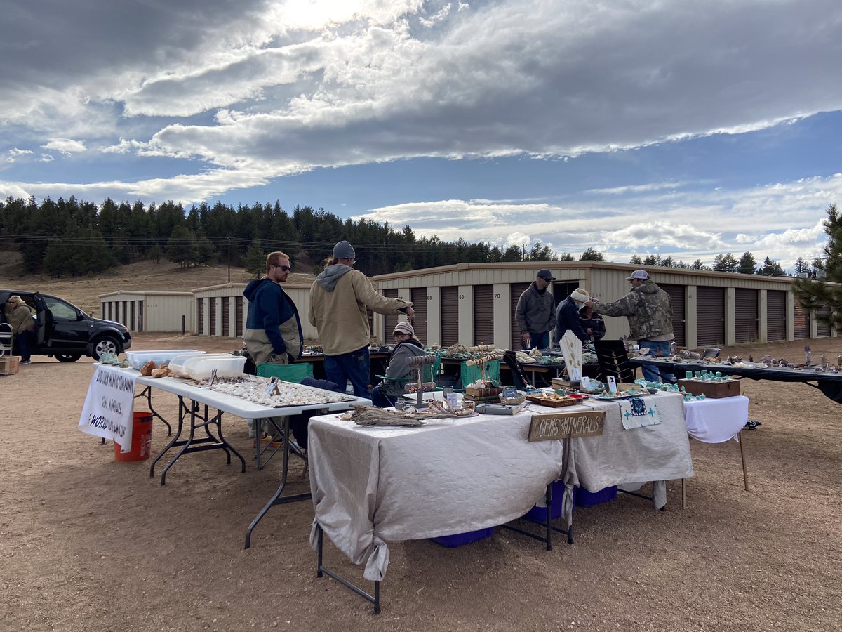 urbnlgndbass's tweet photo. Had some fun selling my jewelry, orgonite and gems today. The clouds were insane. Was fun disconnecting and just being outside among the crystals and good people. #gemshow #coloradoamazonite #orgone #livelifecreatively https://t.co/vcE5paBoLJ