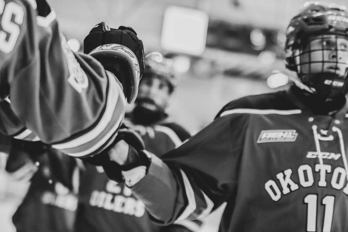 Great win for the Oilers tonight! 

Next Oiler action is on Friday, November 13th , in Airdrie!  

#OilersWin #GoOilers