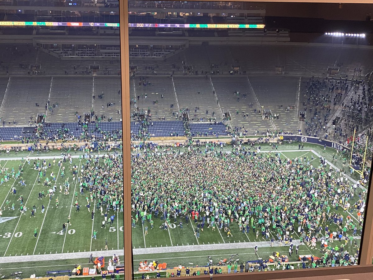mattfreeman05_'s tweet photo. Notre Dame. 

#SociallyDistanced https://t.co/oEvw0J58jy