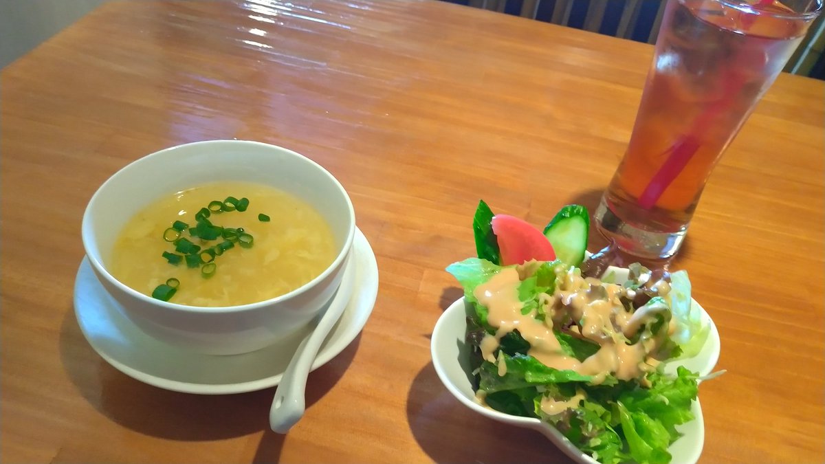 Shinji9325's tweet photo. 今日は以前から気になっていた
ASEAN CAFEへ。
ミーゴレン頂きました。
サラダ、スープ、ドリンクが付いて990円、
#ASEANCAFE
#ランチ https://t.co/6FIXOPnzgS