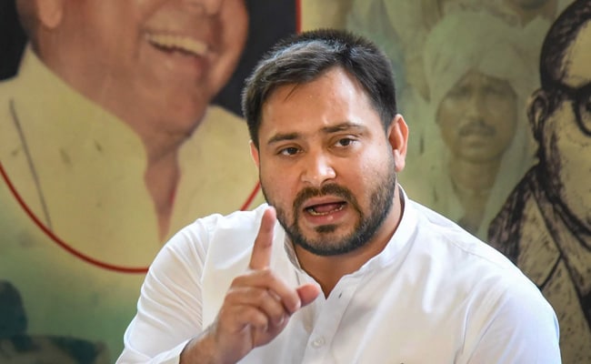 theaamirpatel's tweet photo. As per my knowledge and calculations i believe InshAllah Tejasvi Yadav is winning #BiharElection2020 with more than 130 seats and more than 40% of total vote share to Mahagadbandan. BJP and JDU alliance is a big flop. #BiharRejectsModi https://t.co/lJDz5nn3lF