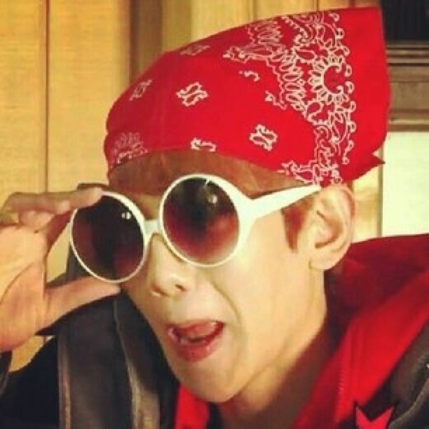EVSS1485's tweet photo. I challenge @teamEries to drop their EXOL selca today if this tweet reached 2k RT 🤭🤭 game!!! 

Who's next?  🤔  friendbases~ 😁

I'm voting for EXO for Favorite Social Artist at the #AMAs @weareoneEXO https://t.co/OlA4Bf1PFm