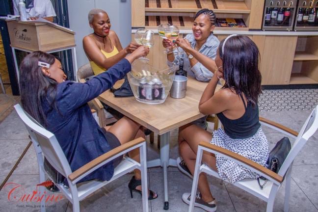 DJHomecoming's tweet photo. Fun was had last night. π
π @Ludz_SA @SoulDiva_DJ @EdsoulSA @cuisinomelrose
#SoulacedSessions
#LifeAsADJ https://t.co/NfDtdEhddT