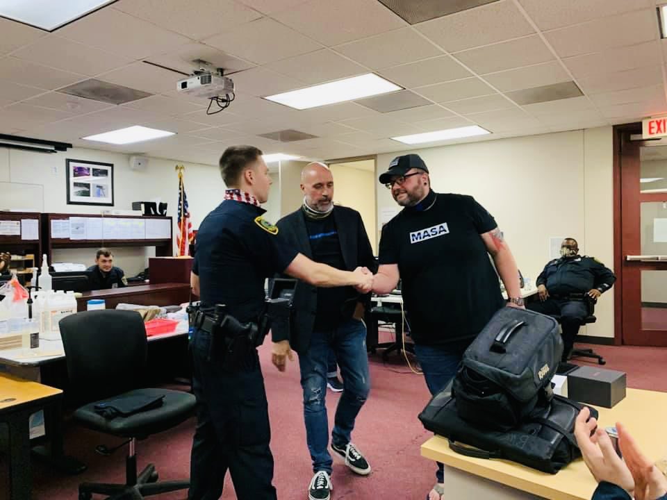 bridgetheblue's tweet photo. Congratulations to HPD Ofc Chayne Brothers for winning a Thin Blue Line Citizens Eco Watch from Bridge The Blue ๐๐ค๐
Ofc Chayne was nominated by his mom, Terri Brothers on National First Responders Day ๐บ๐ธ
#BridgeTheBlue @JoeGamaldi https://t.co/t9AdgR980L