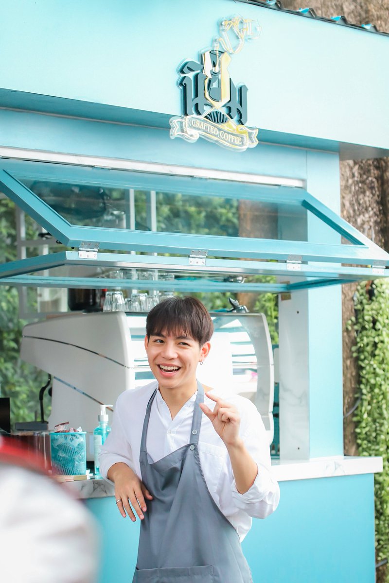 tkz98's tweet image. 201108 บาริสต้าหล่อ บอกต่อหน่อยเด้อจ้า

@Firstkpp
#FirstKanaphan #FirstMemories
#firstknp #กองทัพของเฟิร์ส
#นิยมกาแฟ #niyom_coffee