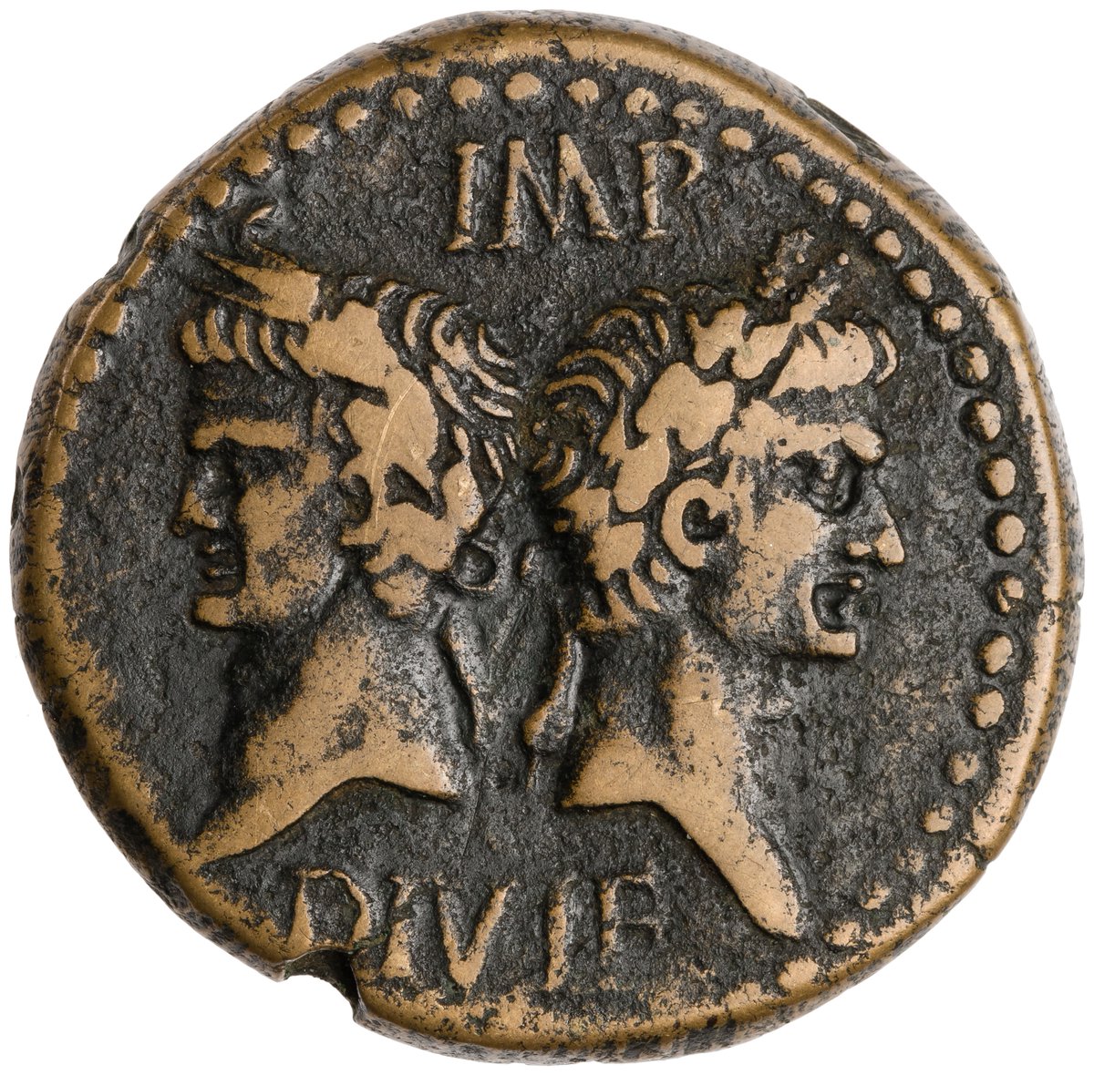  #CLST6 In this  #LookCloser8, I'm going to take a look at this coin minted under Augustus at Nemausus (modern day Nîmes) around 9-3 BCE. Especially early in the empire, provincial mints had more autonomy, and produce some interesting and unique coins like the one below.