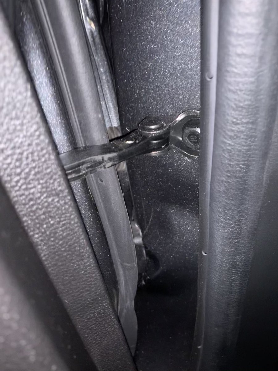deezy_media's tweet photo. Fuck bad drivers man.😔 https://t.co/alx9EiEH3C